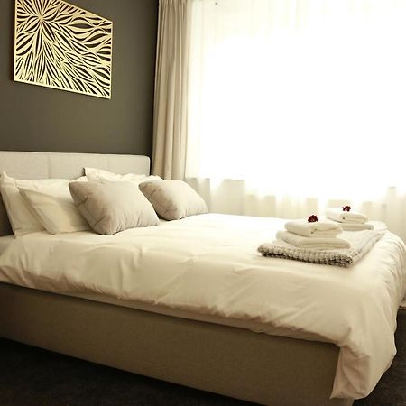 Am City Apartment 24H Self-Check-In, Free Parking, U-Bahn 350M, Netflix Neurenberg Buitenkant foto